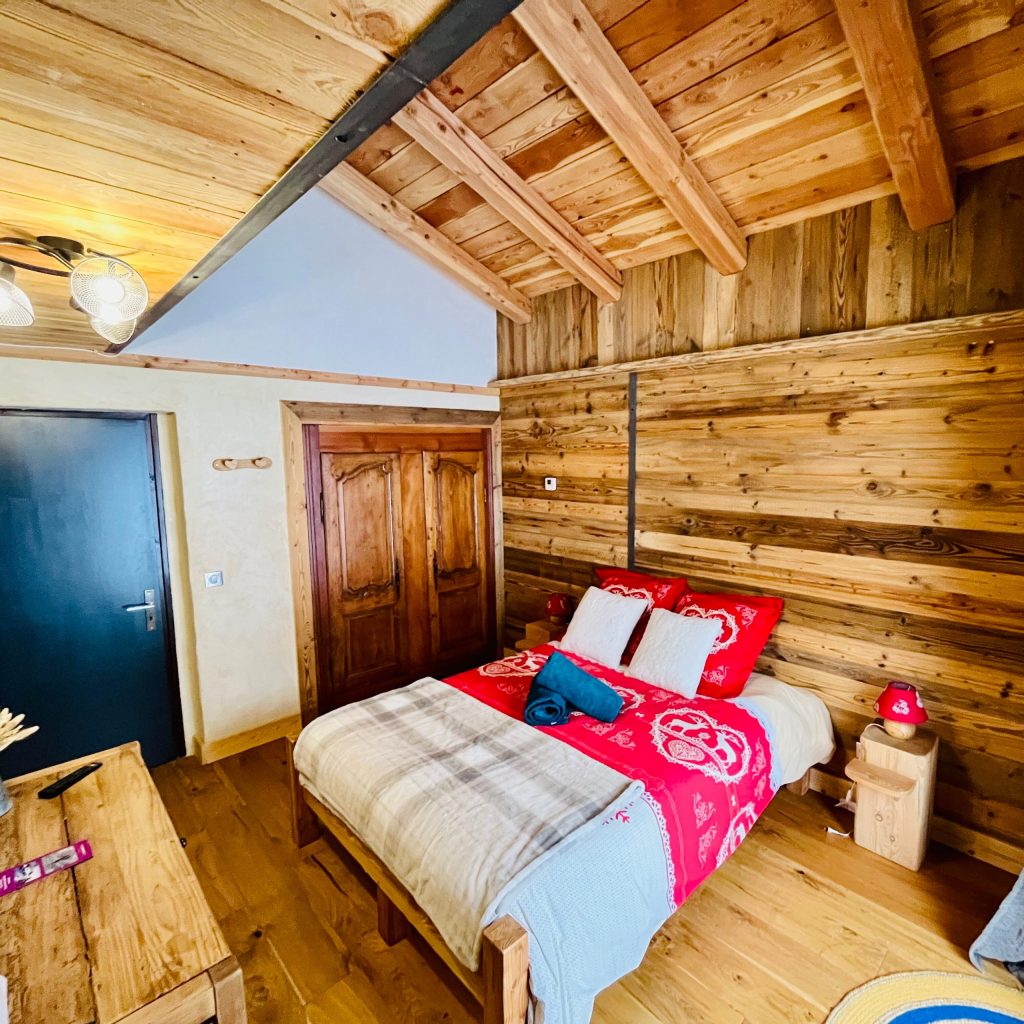 Chambre 1 vue coté fenêtre