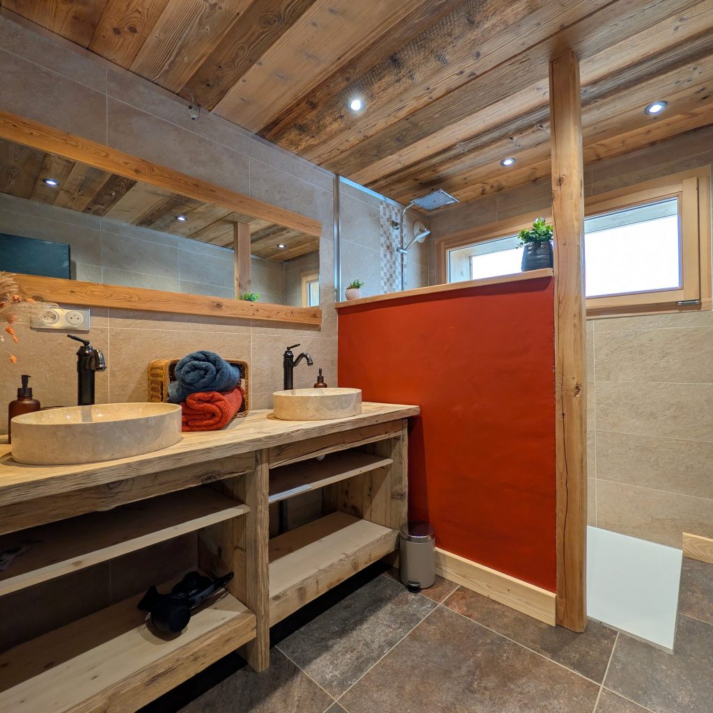 Salle de bain vue d'ensemble